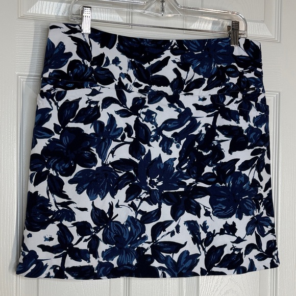 S.C. & CO. Golf Skort | White and Navy Floral - Picture 4 of 11